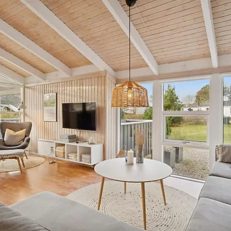Alvy - 200m From The Sea By Interhome