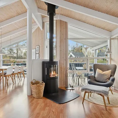 Alvy - 200m From The Sea By Interhome Nyaraló *