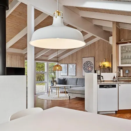 Alvy - 200m From The Sea By Interhome Nyaraló