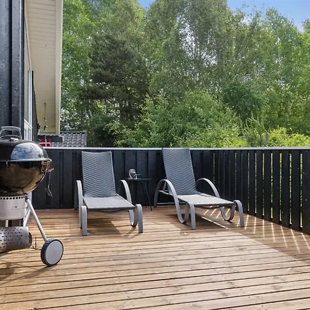 Alvy - 200m From The Sea By Interhome